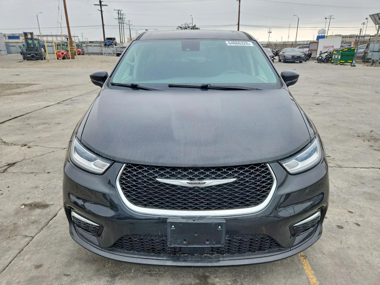 2023 Chrysler Pacifica VIN 2C4RC1L75PR626219 COPART salvage auction — Minor Dent/Scratches, CA - SALVAGE CERTIFICATE, sold $9,000 on 2026-10-01 (photo 5)