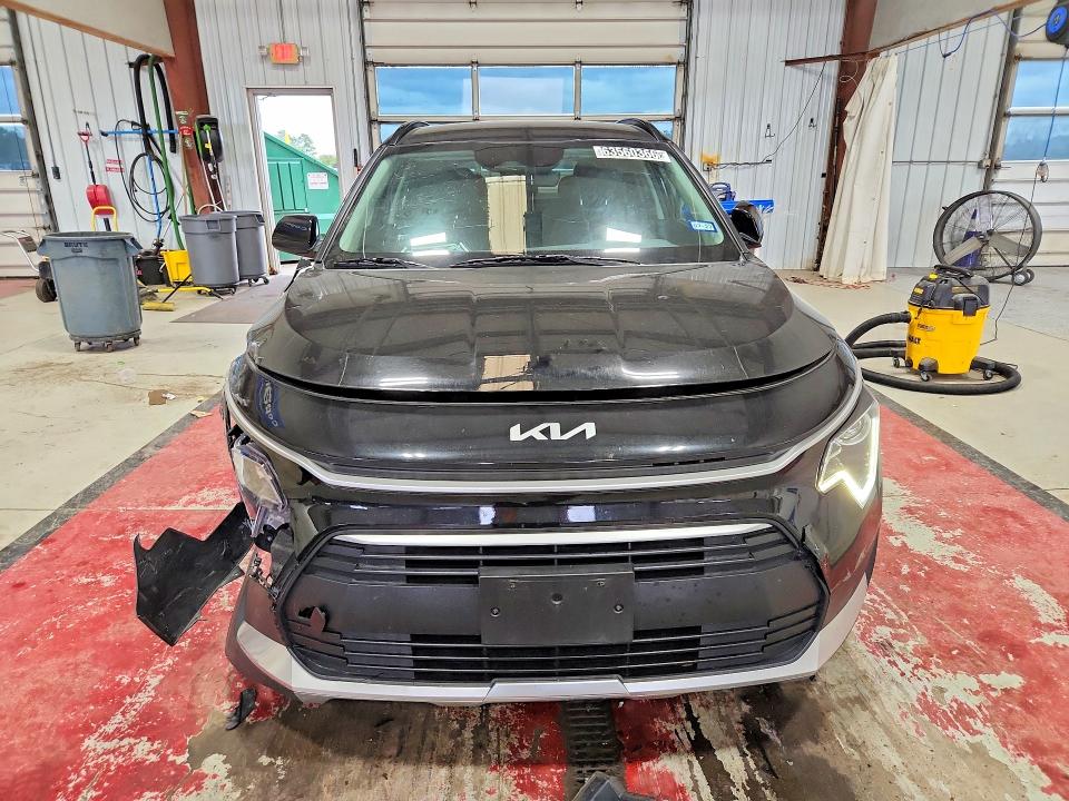 2025 Kia Niro VIN KNDCP3LE2S5306396 COPART salvage auction — SIDE, TX - SALVAGE VEHICLE TITLE, sold $7,400 on 2026-08-19 (photo 5)