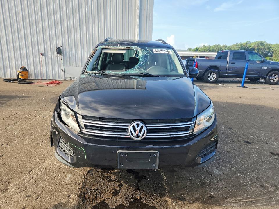 2017 Volkswagen Tiguan VIN WVGBV7AX0HK024793 COPART salvage auction — FRONT END, Fl - Cert Of Title Slvg Rebuildable, sold $2,000 on 2026-08-17 (photo 5)