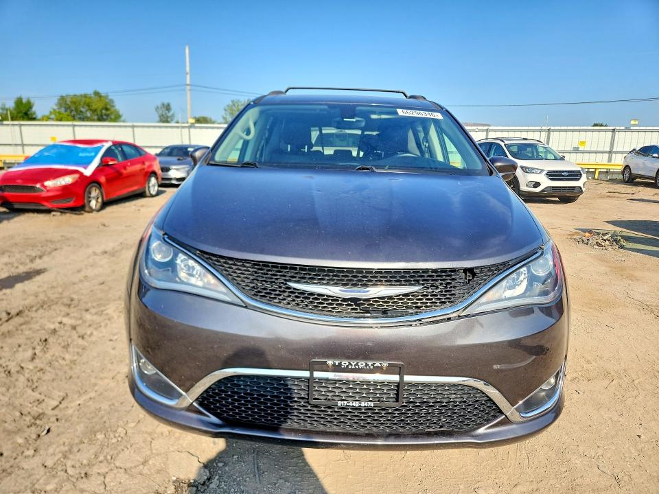 2017 Chrysler Pacifica VIN 2C4RC1BG6HR846469 COPART salvage auction — MINOR DENT/SCRATCHES, Il - Certificate Of Title, sold $2,700 on 2026-09-03 (photo 5)