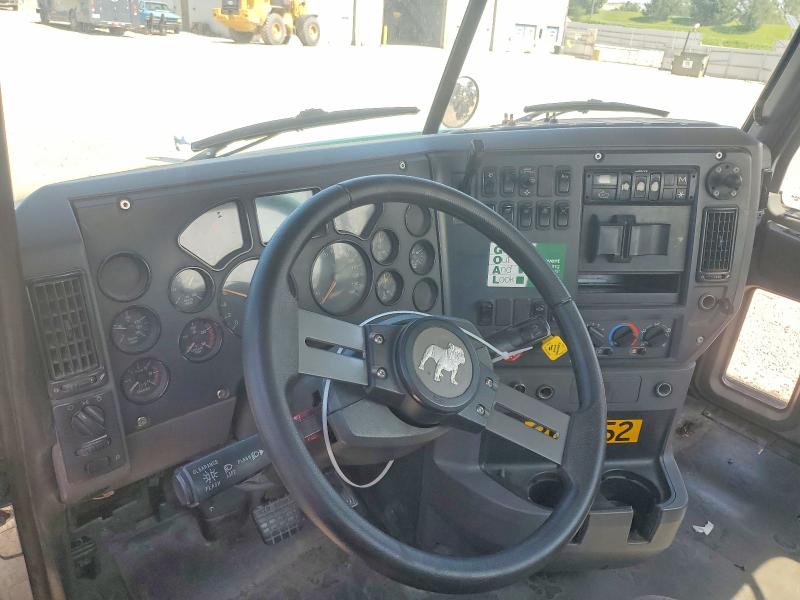 2017 Mack Cxu612 VIN 1M1AW01X8HM009760 COPART salvage auction — MINOR DENT/SCRATCHES, OK - CERTIFICATE OF TITLE, sold $2,900 on 2026-09-22 (photo 8)
