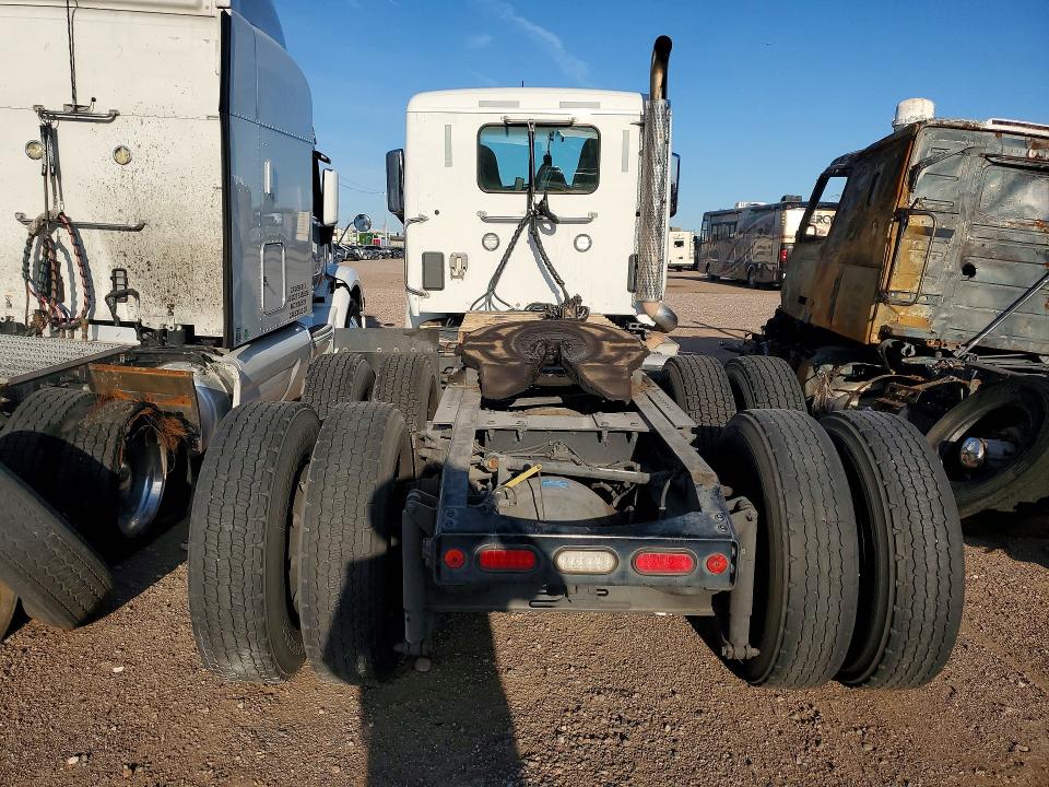2019 Peterbilt 579 VIN 1XPBDP9X2KD630537 COPART salvage auction — NORMAL WEAR, AZ - CERTIFICATE OF TITLE, sold $5,700 on 2026-09-15 (photo 6)