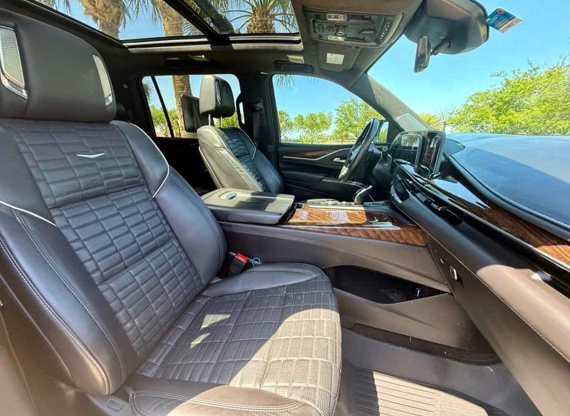 2022 Cadillac Escalade VIN 1GYS3RKL0NR303773 COPART salvage auction — MINOR DENT/SCRATCHES, Tx - Cert Of Title-Rebuilt Salvage (P), sold $36,250 on 2026-08-24 (photo 5)