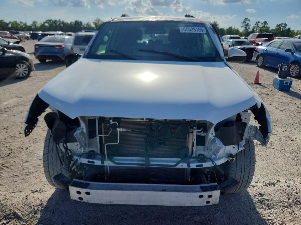 2024 Toyota 4runner VIN JTEMU5JR0R6249596 COPART salvage auction — ROLLOVER, Tx - Salvage Vehicle Title, sold $12,000 on 2026-08-21 (photo 5)