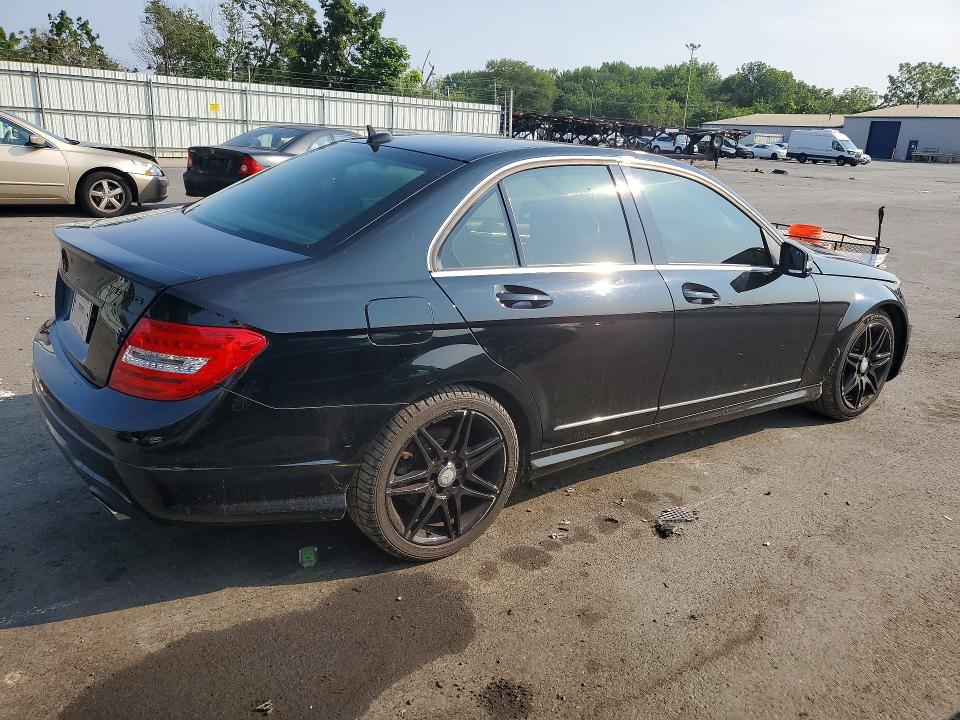 2014 Mercedes-benz C-klasse VIN WDDGF8AB1EG231604 COPART salvage auction — MINOR DENT/SCRATCHES, Salvage Title, sold $850 on 2026-08-13 (photo 3)