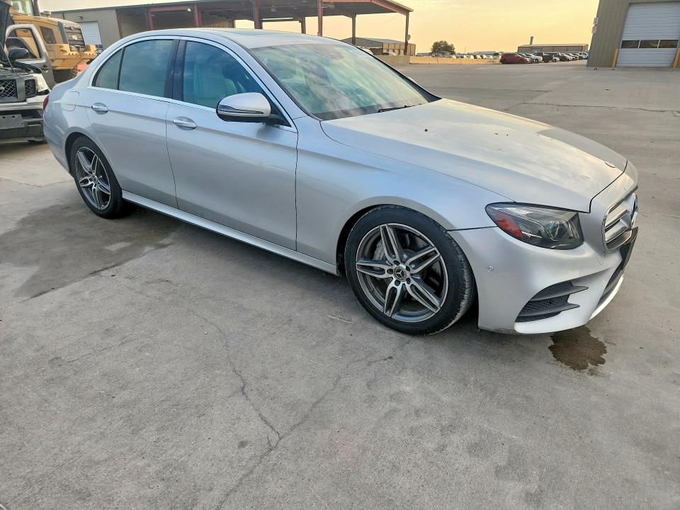 2017 Mercedes-benz E-klasse VIN WDDZF4JB5HA260855 COPART salvage auction — WATER/FLOOD, Tx - Salvage Title-Flood Damage, sold $5,600 on 2026-08-20 (photo 4)