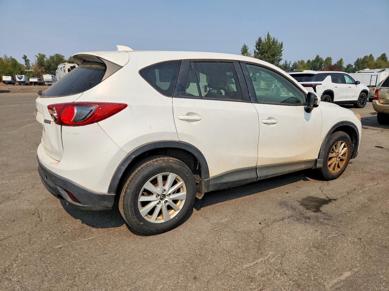 2013 Mazda CX-5 VIN JM3KE4CE8D0135104 COPART salvage auction — Rear End, OR - NON PUBLIC CLEAN TITLE, sold $2,050 on 2026-09-18 (photo 3)