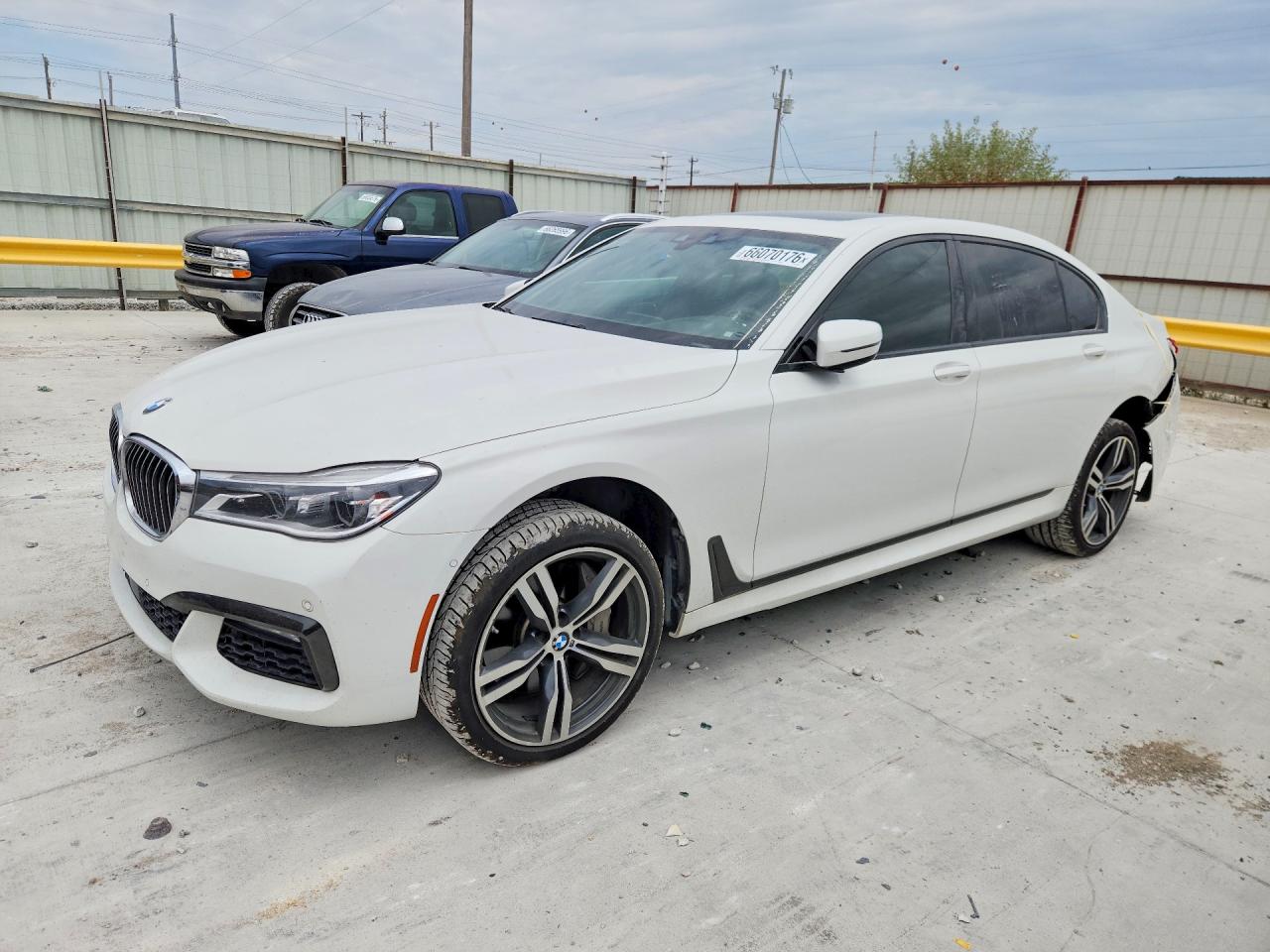 2017 BMW 7er VIN WBA7F0C30HGM22028 — COPART salvage auction photo