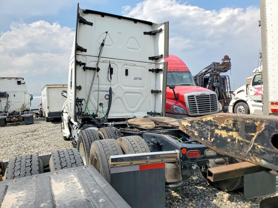 2021 Freightliner Cascadia 126 VIN 3AKJHHDR1MSMA6399 COPART salvage auction — SIDE, CO - DIS/DLR/EXP ONLY SALVAGE TITLE, sold $9,300 on 2026-09-18 (photo 2)