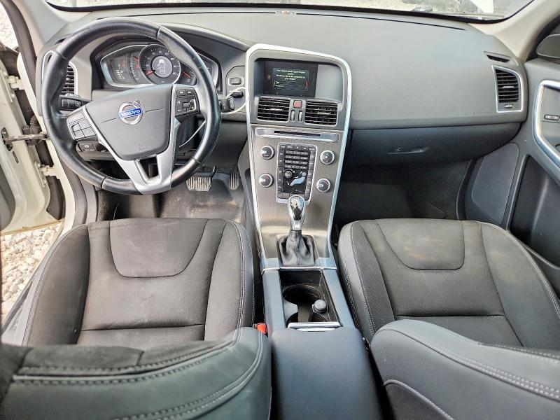 2015 Volvo Xc60 VIN YV440MDJ9F2680311 COPART salvage auction — NORMAL WEAR, Mi - Dealer Only Clean Title, sold $525 on 2026-08-13 (photo 8)