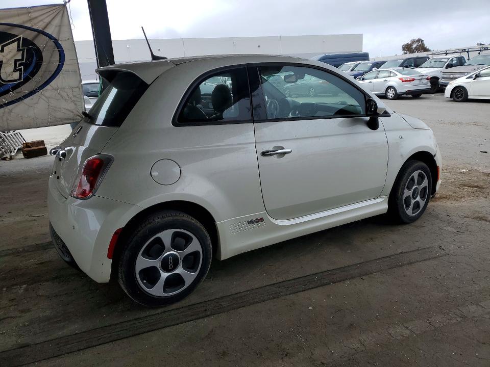2016 Fiat 500 VIN 3C3CFFGE4GT152395 COPART salvage auction — MECHANICAL, Ca - Dis/Dlr/Exp App For Dup Clean, sold $300 on 2026-09-08 (photo 3)