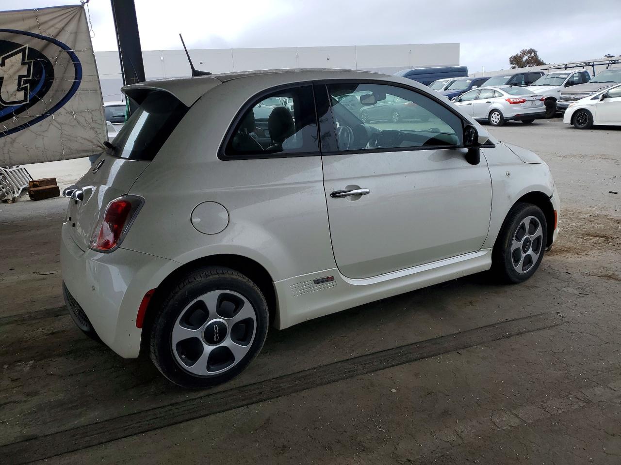 2016 Fiat 500 VIN 3C3CFFGE4GT152395 COPART salvage auction — Mechanical, CA - DIS/DLR/EXP APP FOR DUP CLEAN, sold $300 on 2026-09-10 (photo 3)