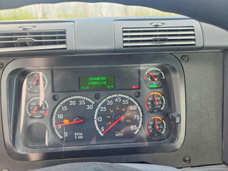 2016 Freightliner Cascadia 113 VIN 3AKBGADV1GDHE0214 COPART salvage auction — MINOR DENT/SCRATCHES, OK - CERTIFICATE OF TITLE (P), sold $3,950 on 2026-09-19 (photo 9)