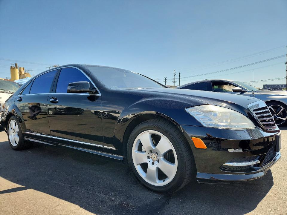 2013 Mercedes-benz S class VIN WDDNG7DB8DA497438 COPART salvage auction — MINOR DENT/SCRATCHES, Ca - Dis/Dlr/Exp Only Clean Title, sold $2,200 on 2026-08-17 (photo 4)