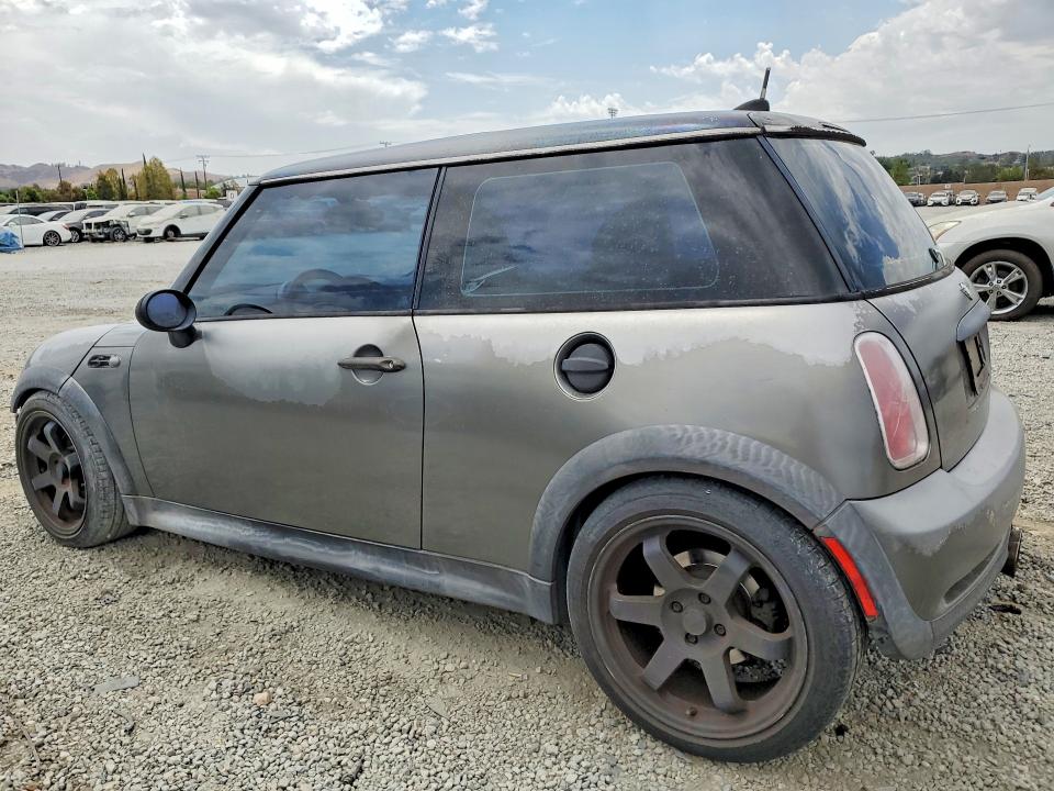 2005 Mini Cooper VIN WMWRE335X5TL12461 COPART salvage auction — MECHANICAL, CA - DIS/DLR/EXP ONLY CLEAN TITLE, sold $175 on 2026-08-19 (photo 2)