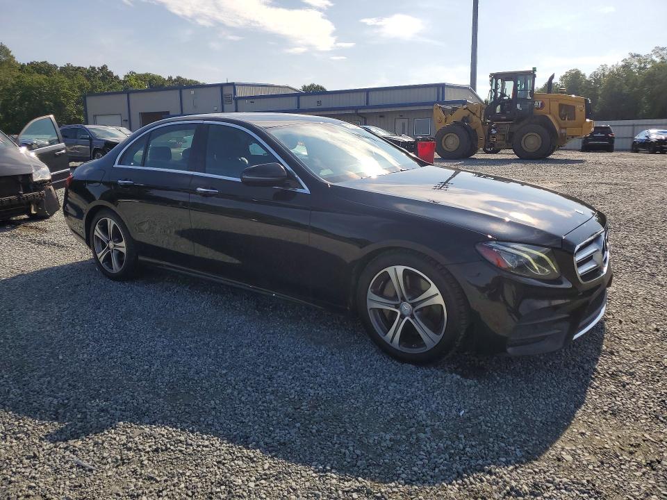 2017 Mercedes-benz E-klasse VIN WDDZF4JB7HA049768 COPART salvage auction — NORMAL WEAR, Salvage Title, sold $2,600 on 2026-08-13 (photo 4)