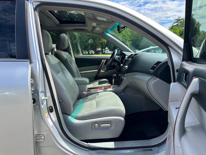 2012 Toyota Highlander VIN JTEDC3EH8C2007226 COPART salvage auction — MINOR DENT/SCRATCHES, Ny - Certificate Of Title (P), sold $8,000 on 2026-08-21 (photo 9)