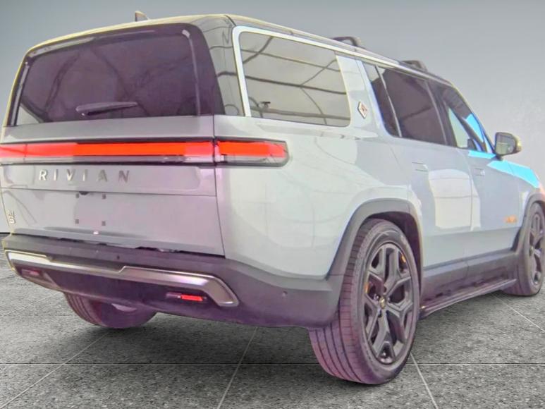 2023 Rivian R1s VIN 7PDSGABA4PN019950 COPART salvage auction — NORMAL WEAR, AZ - CERT OF TITLE-RESTORED SALVAGE (P), sold $39,250 on 2026-09-02 (photo 4)