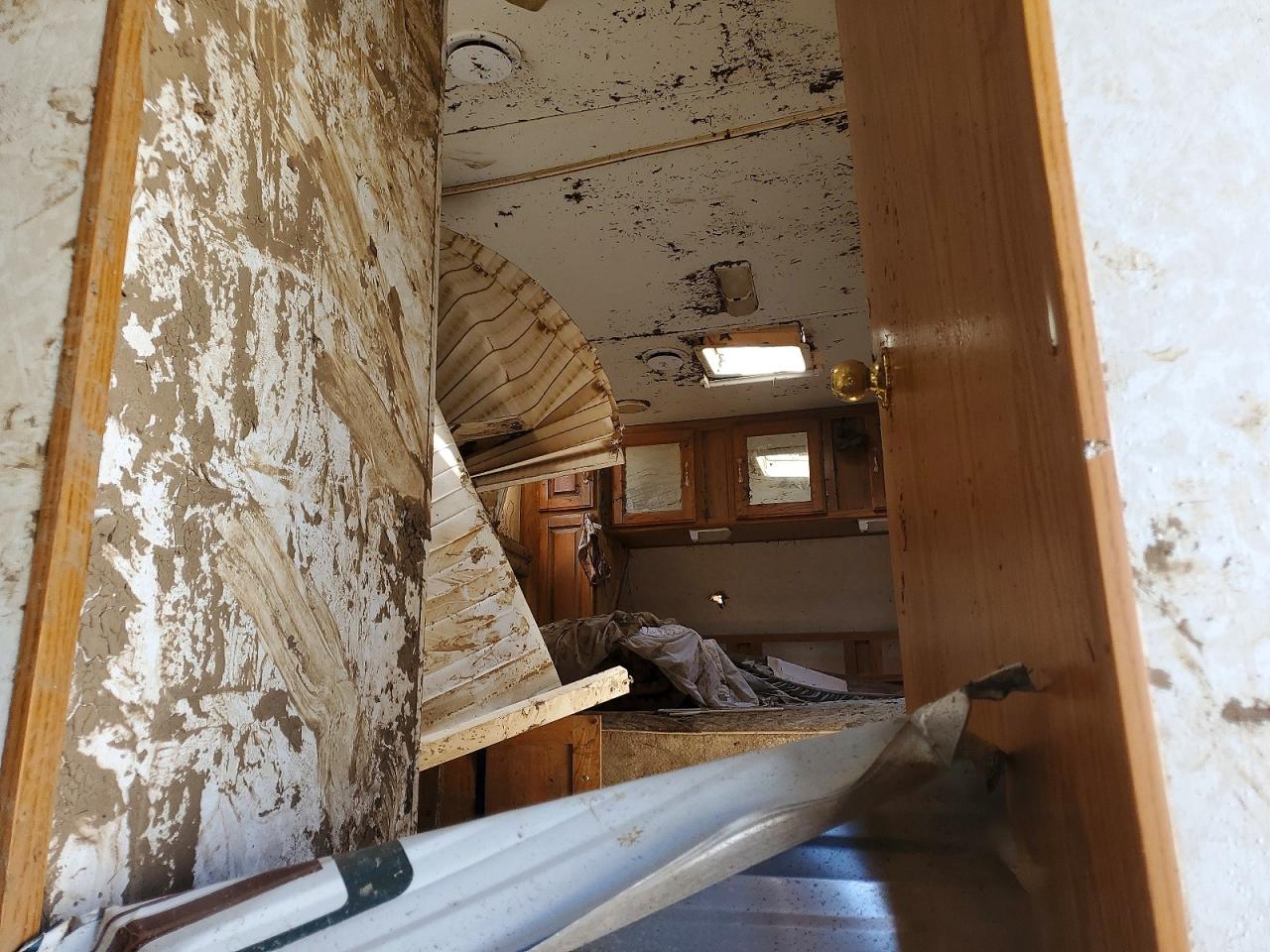 1999 Jayco Jay VIN 1UJCJ02P3X5L40101 COPART salvage auction — Water/Flood, IL - SALVAGE CERT-FLOOD, sold $35 on 2026-10-08 (photo 5)