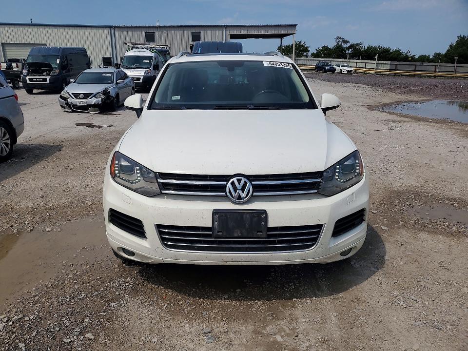 2012 Volkswagen Touareg VIN WVGFF9BP3CD003135 COPART salvage auction — FRONT END, Ks - Dealer Only Clean Title, sold $500 on 2026-08-13 (photo 5)