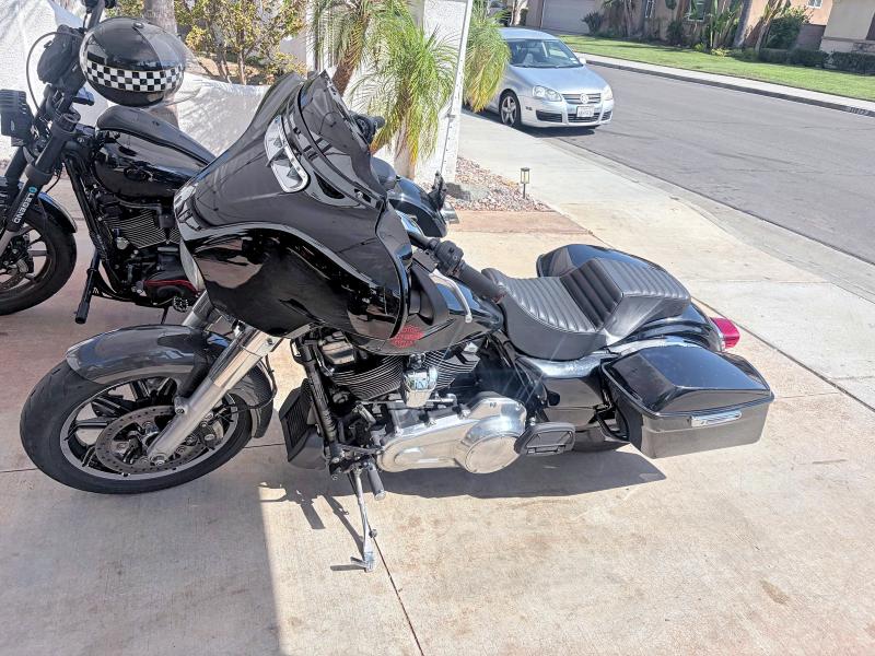 2021 Harley-davidson Fl VIN 1HD1FVC11MB611507 COPART salvage auction — MINOR DENT/SCRATCHES, Id - Dis/Dlr/Exp Only Clean Title (P), sold $5,200 on 2026-09-10 (photo 4)