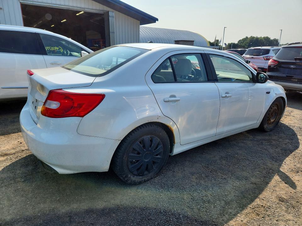 2012 Suzuki Kizashi VIN JS2RE9A16C6100082 COPART salvage auction — MINOR DENT/SCRATCHES, VT - CERTIFICATE OF TITLE, sold $1,900 on 2026-09-18 (photo 3)