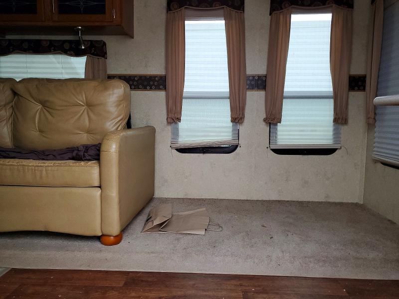 2013 Flagstaff 30wfkss VIN 4X4TFLF20D1850288 COPART salvage auction — MINOR DENT/SCRATCHES, GA - CERT OF TITLE-SALVAGE, sold $3,300 on 2026-09-11 (photo 5)
