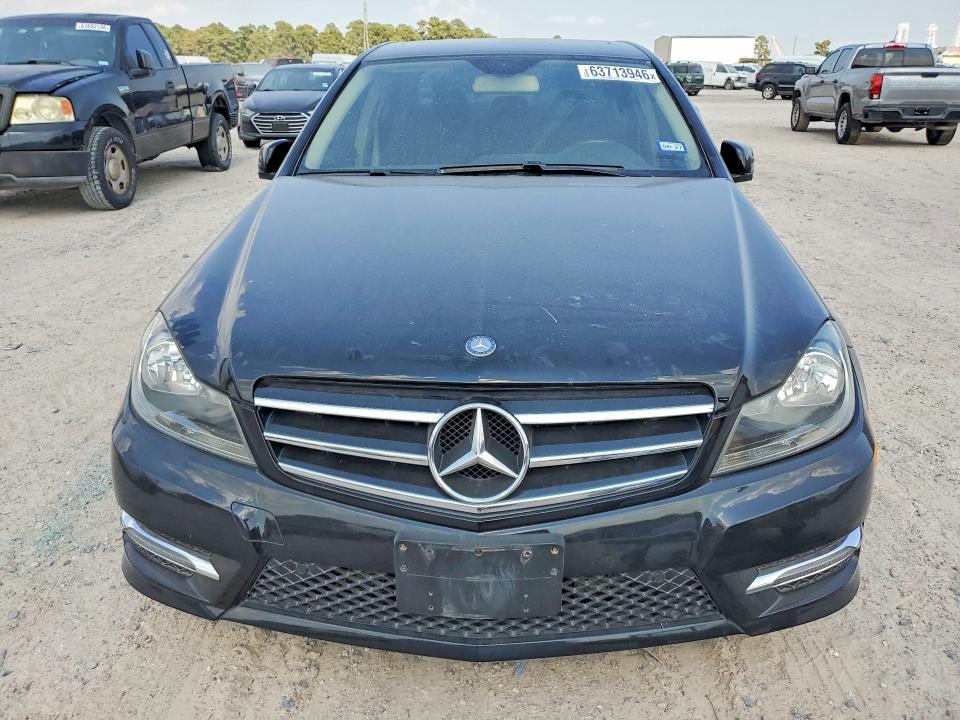 2014 Mercedes-benz C-klasse VIN WDDGF4HB0EA954653 COPART salvage auction — WATER/FLOOD, Tx - Salvage Title-Flood Damage, sold $500 on 2026-08-07 (photo 5)