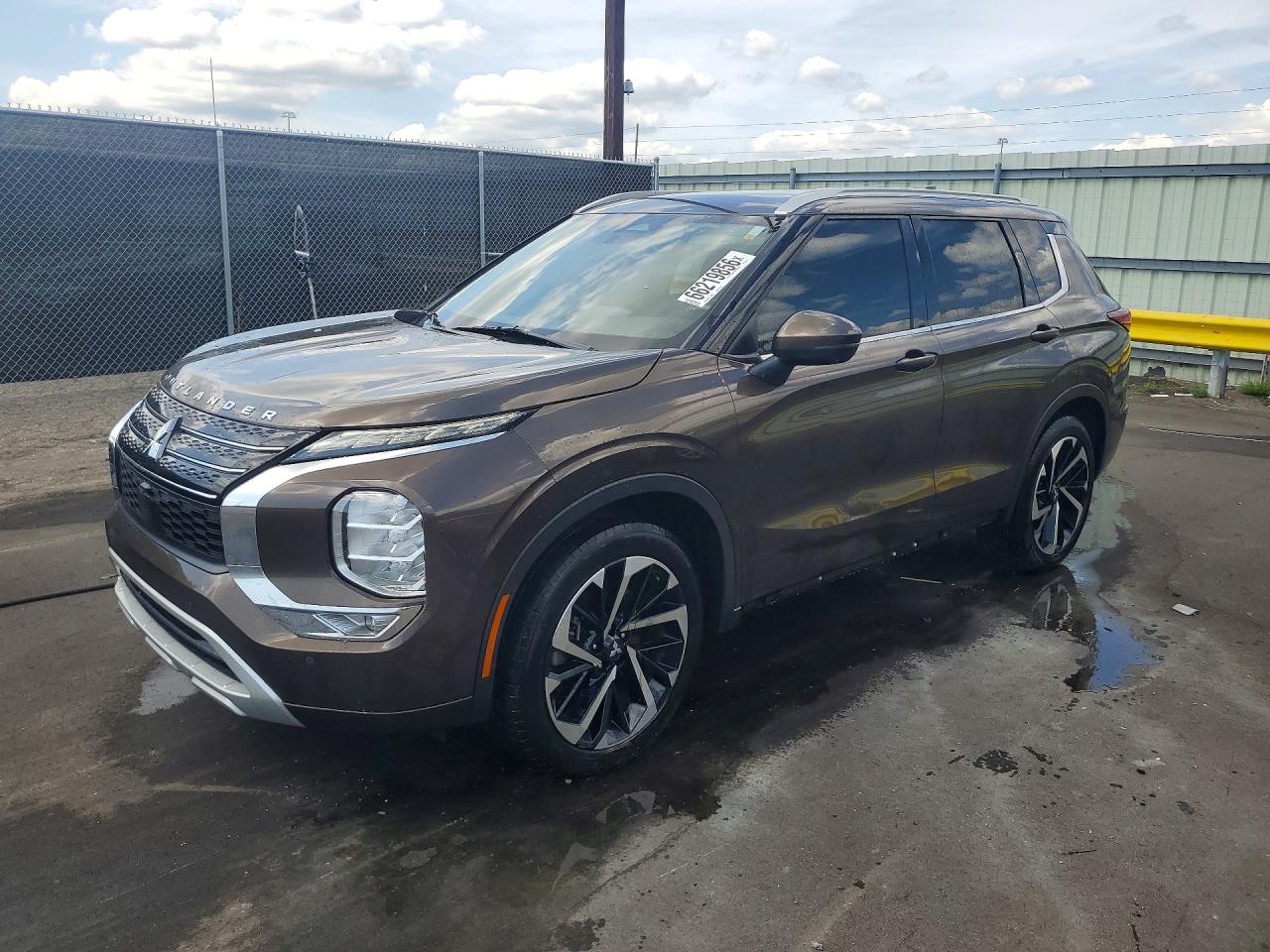 2022 Mitsubishi Outlander VIN JA4J3VA89NZ085110 — COPART salvage auction photo