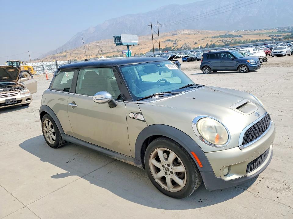 2009 Mini Cooper VIN WMWMF73569TT94340 COPART salvage auction — MECHANICAL, UT - CERTIFICATE OF TITLE, sold $150 on 2026-08-17 (photo 4)