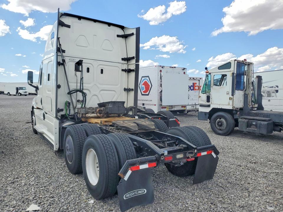 2022 Freightliner Cascadia 126 VIN 3AKJHHDR9NSNN7349 COPART salvage auction — MINOR DENT/SCRATCHES, IN - CERTIFICATE OF TITLE, sold $17,000 on 2026-09-18 (photo 2)