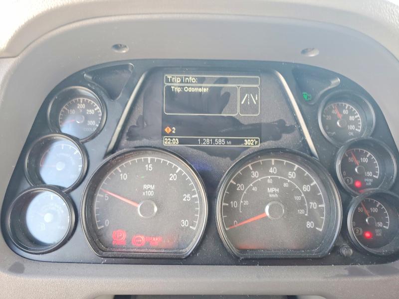 2014 Peterbilt 579 VIN 1XPBDP9X4ED234940 COPART salvage auction — MINOR DENT/SCRATCHES, FL - CERTIFICATE OF TITLE, sold $13,600 on 2026-09-01 (photo 9)