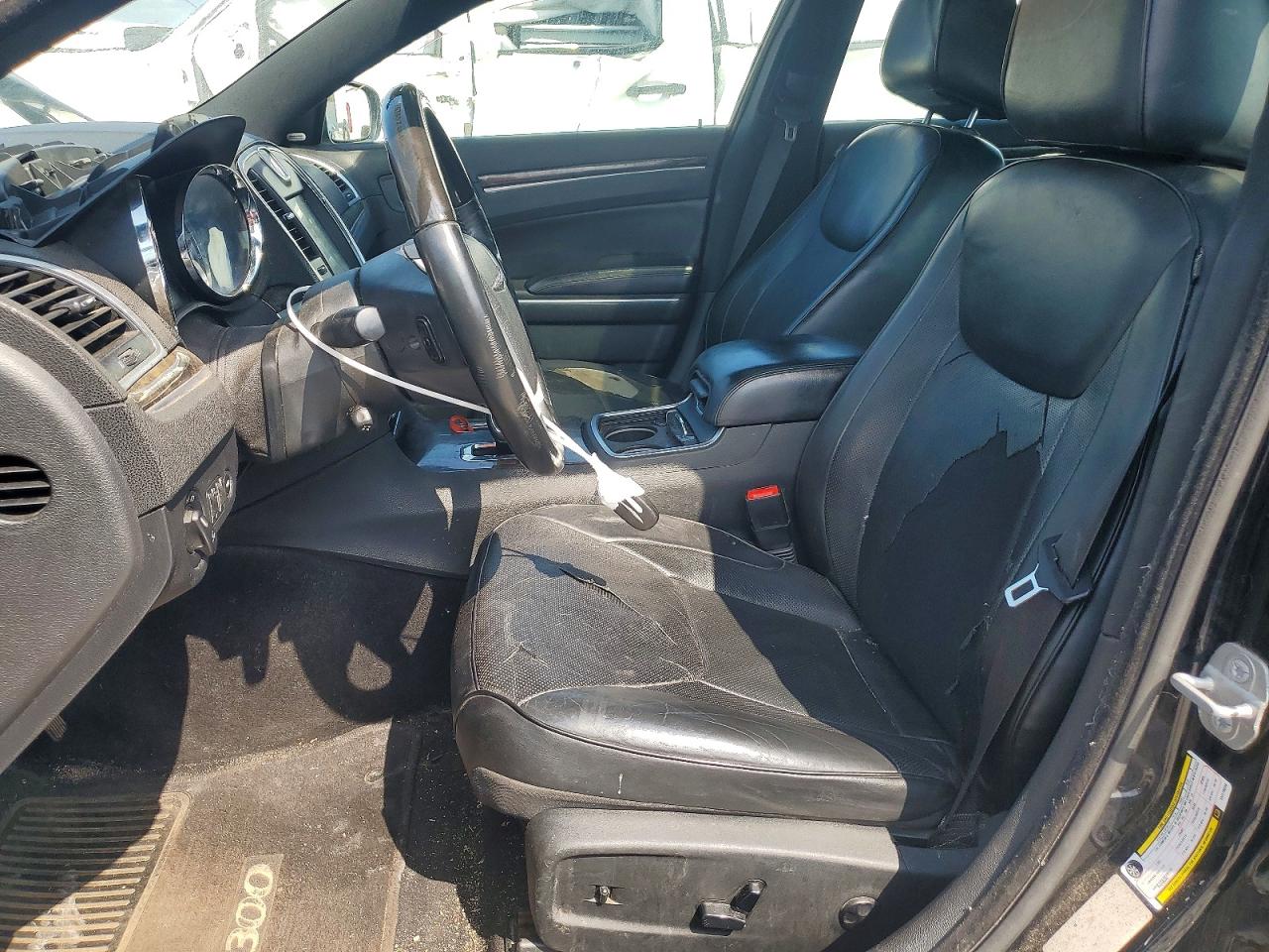 2014 Chrysler 300c VIN 2C3CCAKG7EH179536 COPART salvage auction — Rear End, MI - DEALER ONLY CLEAN TITLE, sold $525 on 2026-09-03 (photo 7)