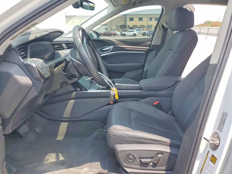 2022 Audi E-tron VIN WA1AAAGEXNB007777 COPART salvage auction — MINOR DENT/SCRATCHES, Tx - Cert Of Title-Manufacturer Buy, sold $19,100 on 2026-08-26 (photo 7)