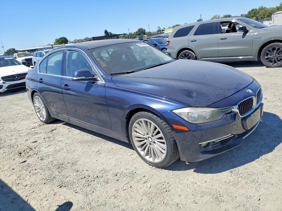2012 BMW 3er VIN WBA3A5C54CF257031 COPART salvage auction — MINOR DENT/SCRATCHES, Ca - Dis/Dlr/Exp Only Clean Title, sold $1,600 on 2026-08-06 (photo 4)