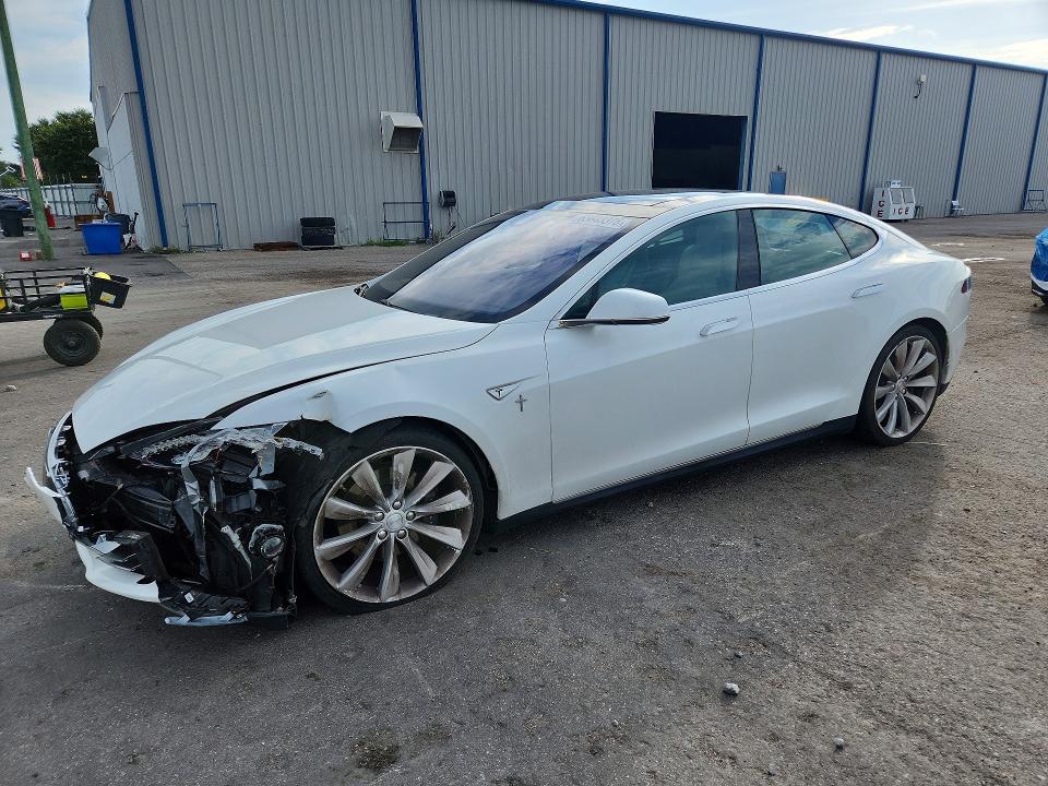 2016 Tesla Model s VIN 5YJSA1E28GF131209 — COPART salvage auction photo