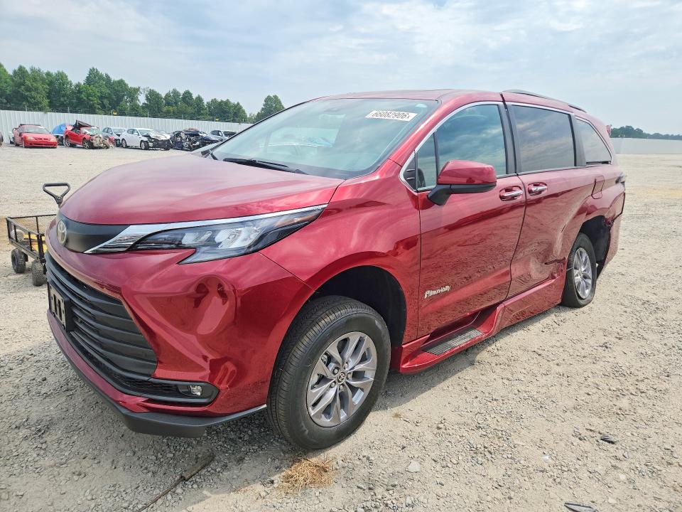 2026 Toyota Sienna VIN 5TDYRKEC5TS309990 COPART salvage auction — REAR END, Nc - Salvage Certificate Of Title, sold $18,900 on 2026-09-21 (photo 1)