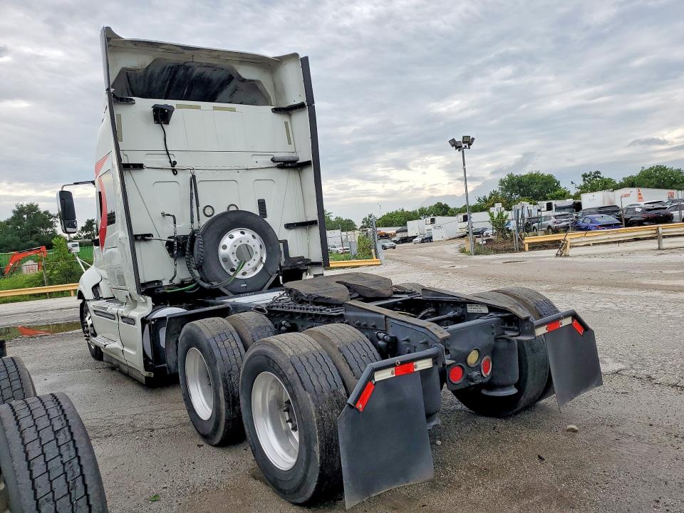2015 International VIN 3HSDJAPR4FN510898 COPART salvage auction — SIDE, Salvage Title, sold $7,200 on 2026-09-24 (photo 2)