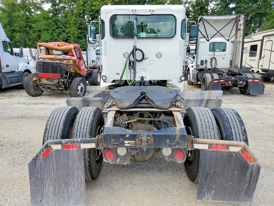 2017 Peterbilt 348 VIN 1XP3AJ8X5HD430658 COPART salvage auction — NORMAL WEAR, WI - CERTIFICATE OF TITLE, sold $7,000 on 2026-09-01 (photo 6)