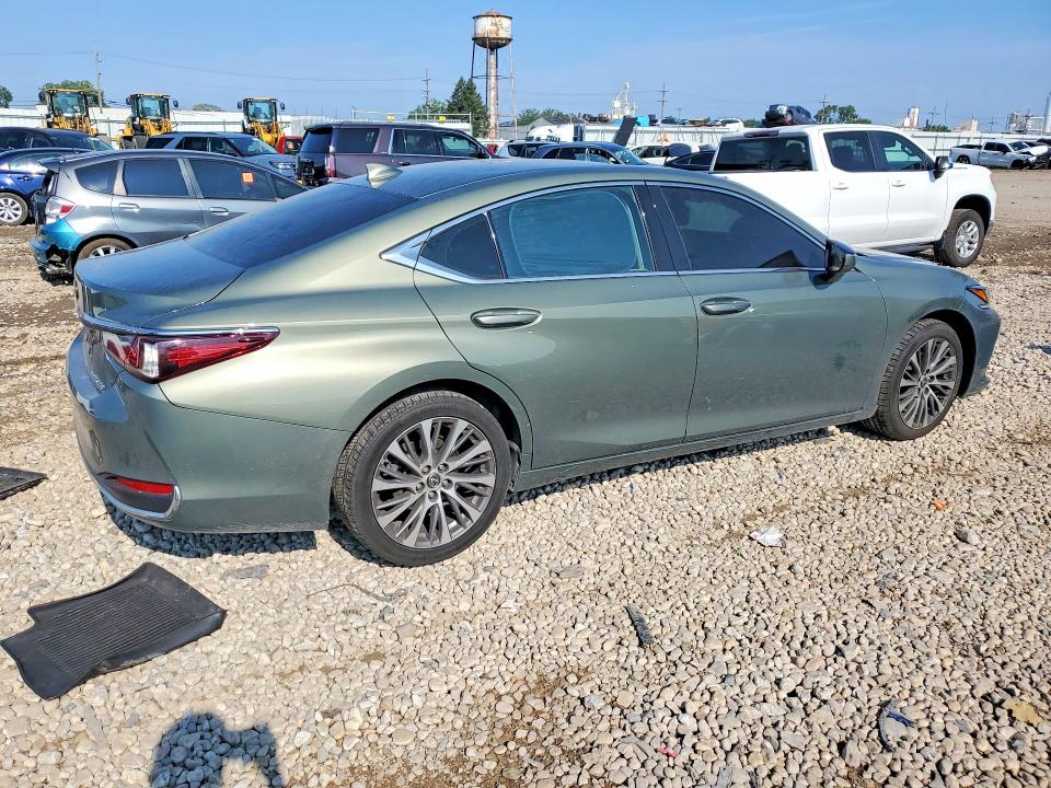 2021 Lexus ES VIN 58AD11D12MU004481 COPART salvage auction — VANDALISM, Salvage Title, sold $13,200 on 2026-09-11 (photo 3)