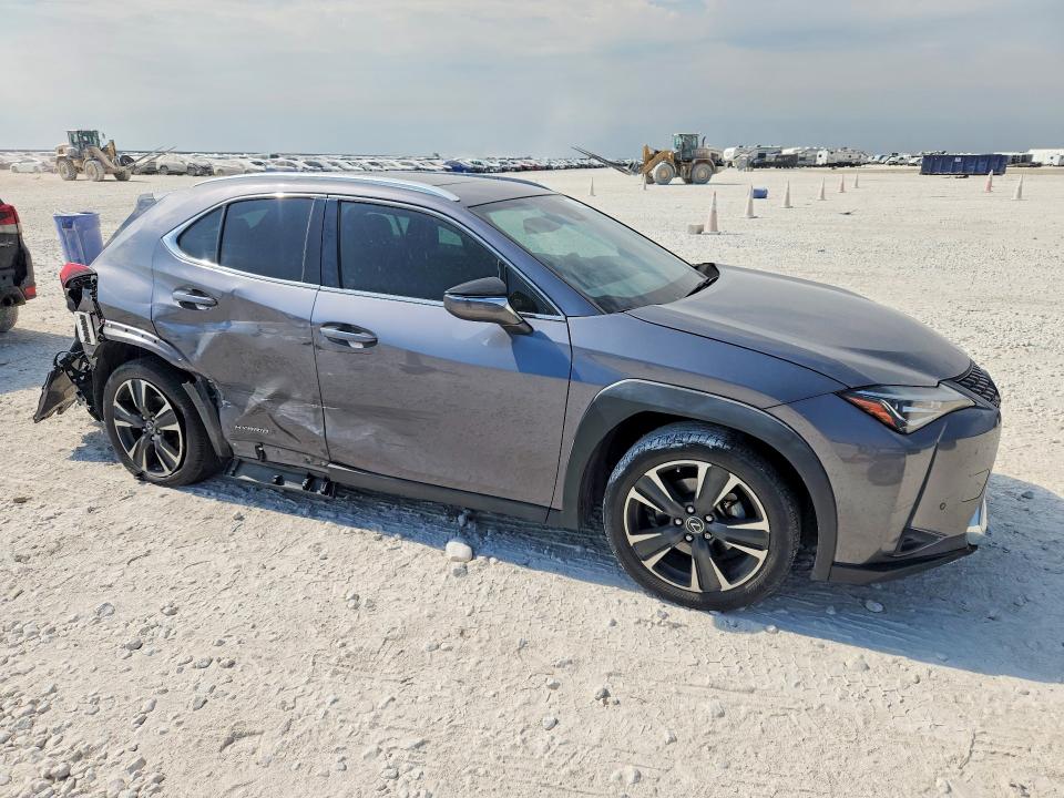2020 Lexus Ux VIN JTHP9JBH0L2025775 COPART salvage auction — REAR END, Tx - Salvage Vehicle Title, sold $10,900 on 2026-09-03 (photo 4)