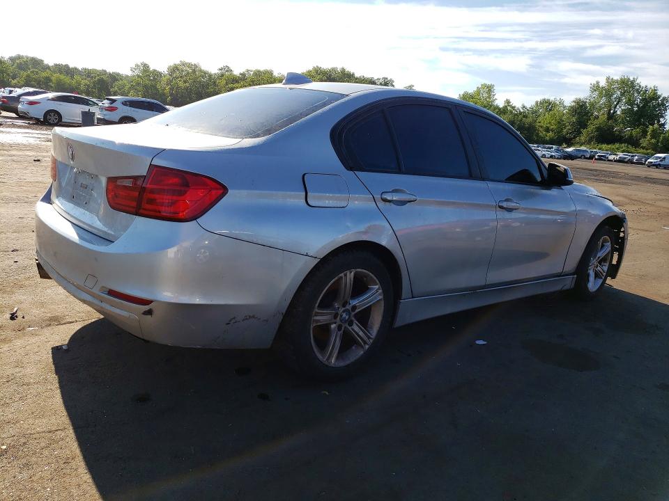 2014 BMW 3er VIN WBA3B5C57EP541893 COPART salvage auction — FRONT END, Ct - Certificate Of Title, sold $475 on 2026-08-21 (photo 3)