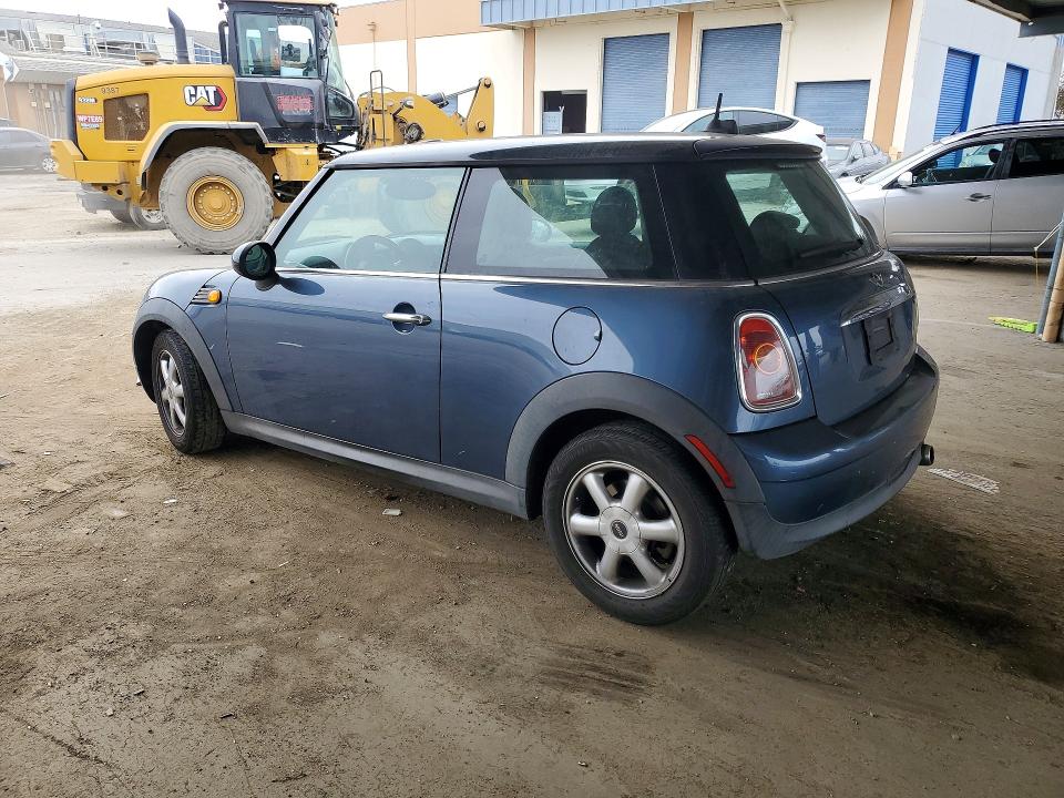 2009 Mini Cooper VIN WMWMF33539TU75417 COPART salvage auction — MINOR DENT/SCRATCHES, CA - DIS/DLR/EXP ONLY CLEAN TITLE, sold $525 on 2026-08-27 (photo 2)