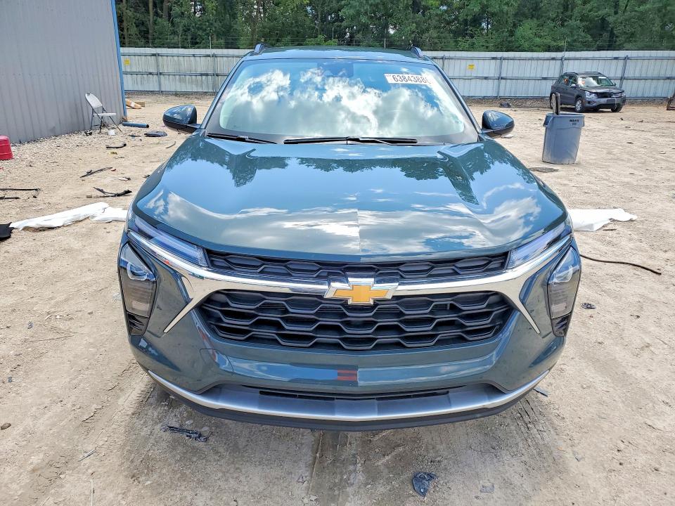 2025 Chevrolet Trax VIN KL77LHEP9SC286195 COPART salvage auction — SIDE, Fl - Cert Of Title Slvg Rebuildable, sold $7,800 on 2026-08-28 (photo 5)