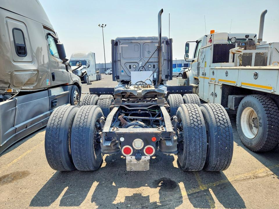 2018 Freightliner All other VIN 3AKNHLDRXJSJU2569 COPART salvage auction — MECHANICAL, WA - VEHICLE CERT OF OWNERSHIP-TITL, sold $10,000 on 2026-09-11 (photo 6)