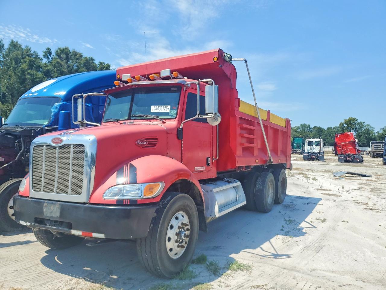 2008 Peterbilt 340 VIN 2NPRLN0X78M751659 — COPART salvage auction photo