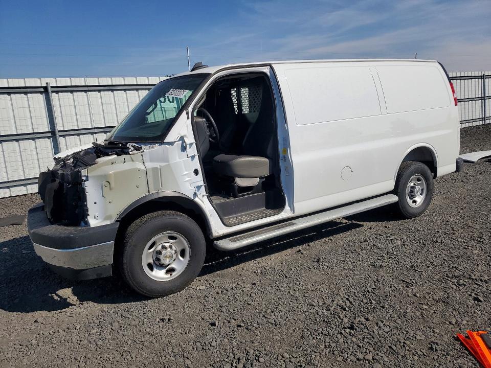2025 Chevrolet Express 2500 VIN 1GCWGAFP3S1252628 COPART salvage auction — FRONT END, AZ - CERTIFICATE OF TITLE (P), sold $8,700 on 2026-08-27 (photo 1)