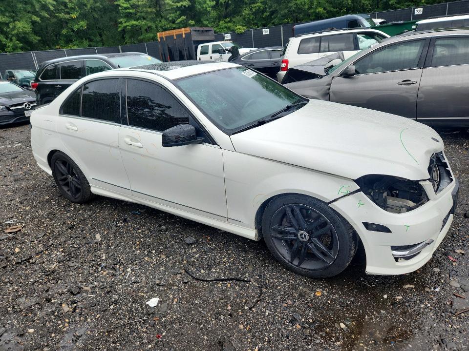 2013 Mercedes-benz C-klasse VIN WDDGF8AB1DR292731 COPART salvage auction — FRONT END, Md - Cert Of Salvage > 75% Damage, sold $1,200 on 2026-08-21 (photo 4)