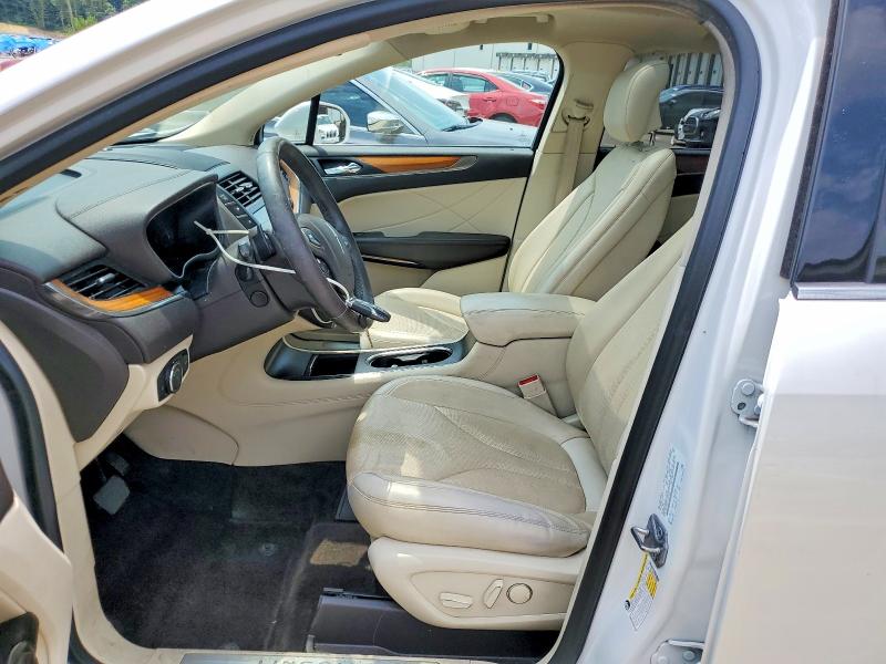 2016 Lincoln Mkc VIN 5LMCJ3D91GUJ32023 COPART salvage auction — MINOR DENT/SCRATCHES, In - Certificate Of Title, sold $1,350 on 2026-09-29 (photo 7)