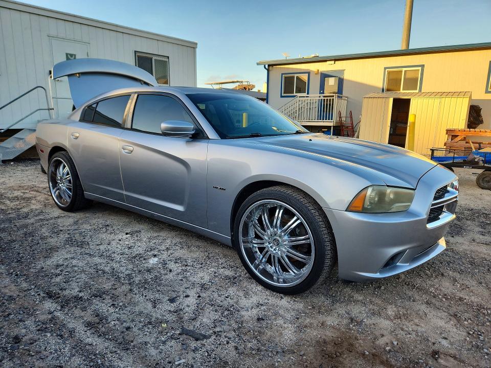 2011 Dodge Charger VIN 2B3CM5CTXBH555574 COPART salvage auction — REAR END, HI - CERTIFICATE OF TITLE, sold $875 on 2026-08-31 (photo 4)